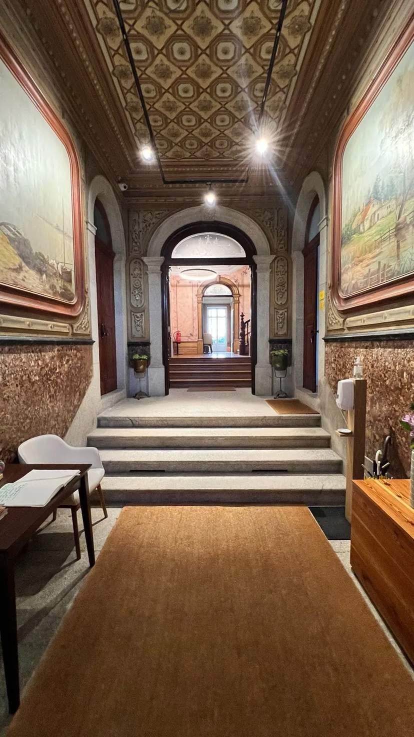 Menina Colina, Oporto