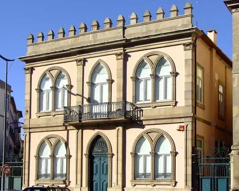 Araucária de Norfolk, Porto