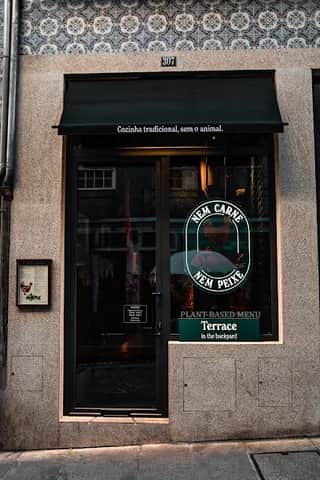 Nem Carne Nem Peixe, Porto
