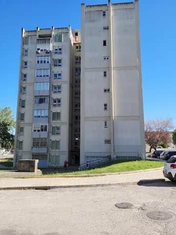 Cozy room near Metro and Airport, Lissabon