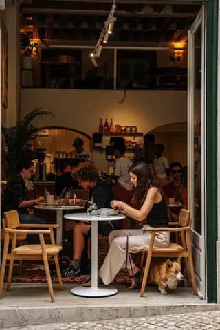 Co-Op Layday, Lissabon