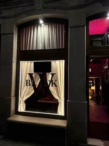 Wblack, Porto