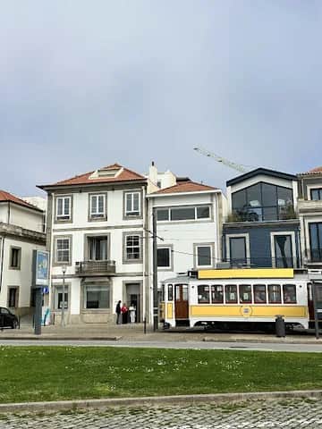 Biblioteca Poética Eugénio de Andrade, Oporto