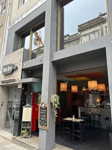 Belos Aires, Porto
