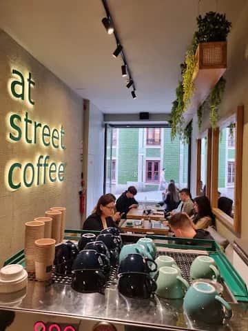 At Street. Coffee, Porto